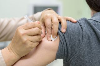 První pacient očkovaný v lékárně: „Očkuju se po 10 letech“ - Seznam Zprávy
